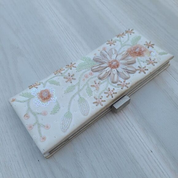 Vintage V2 clasp clutch purse Thin